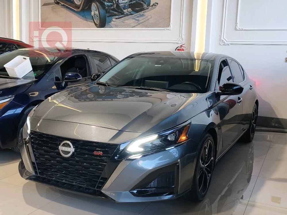 نيسان ألتيما